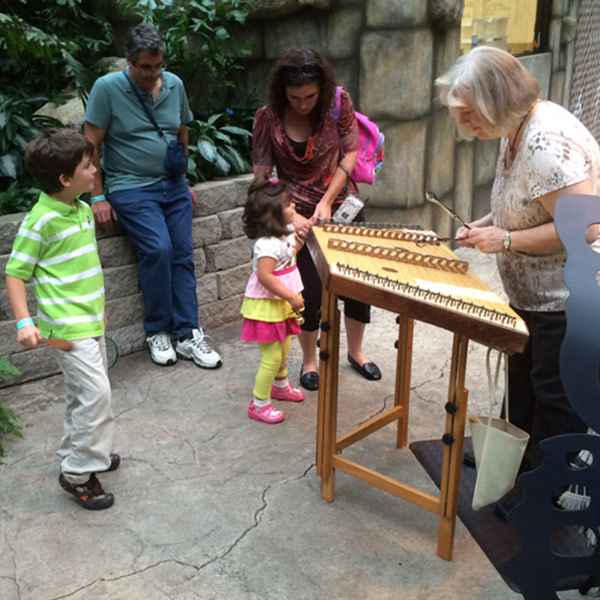 linda-playing-dulcimer